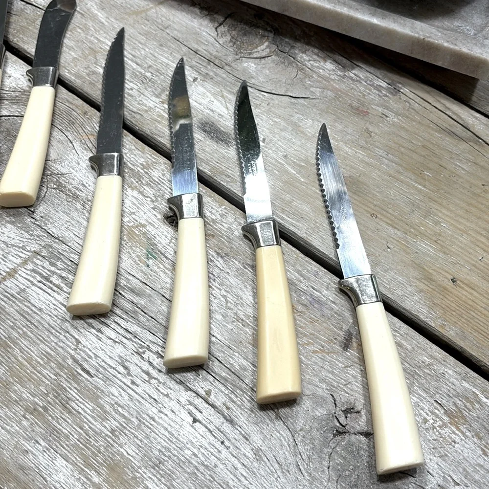 8 Vintage Regent Sheffield Knives. Marked England Stainless Steel MCM